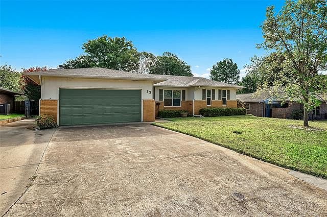 1st image of 13 Haven Cir