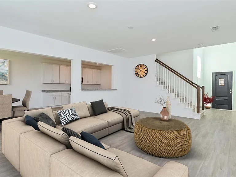 1005 Greenshank Dr — Photo 2