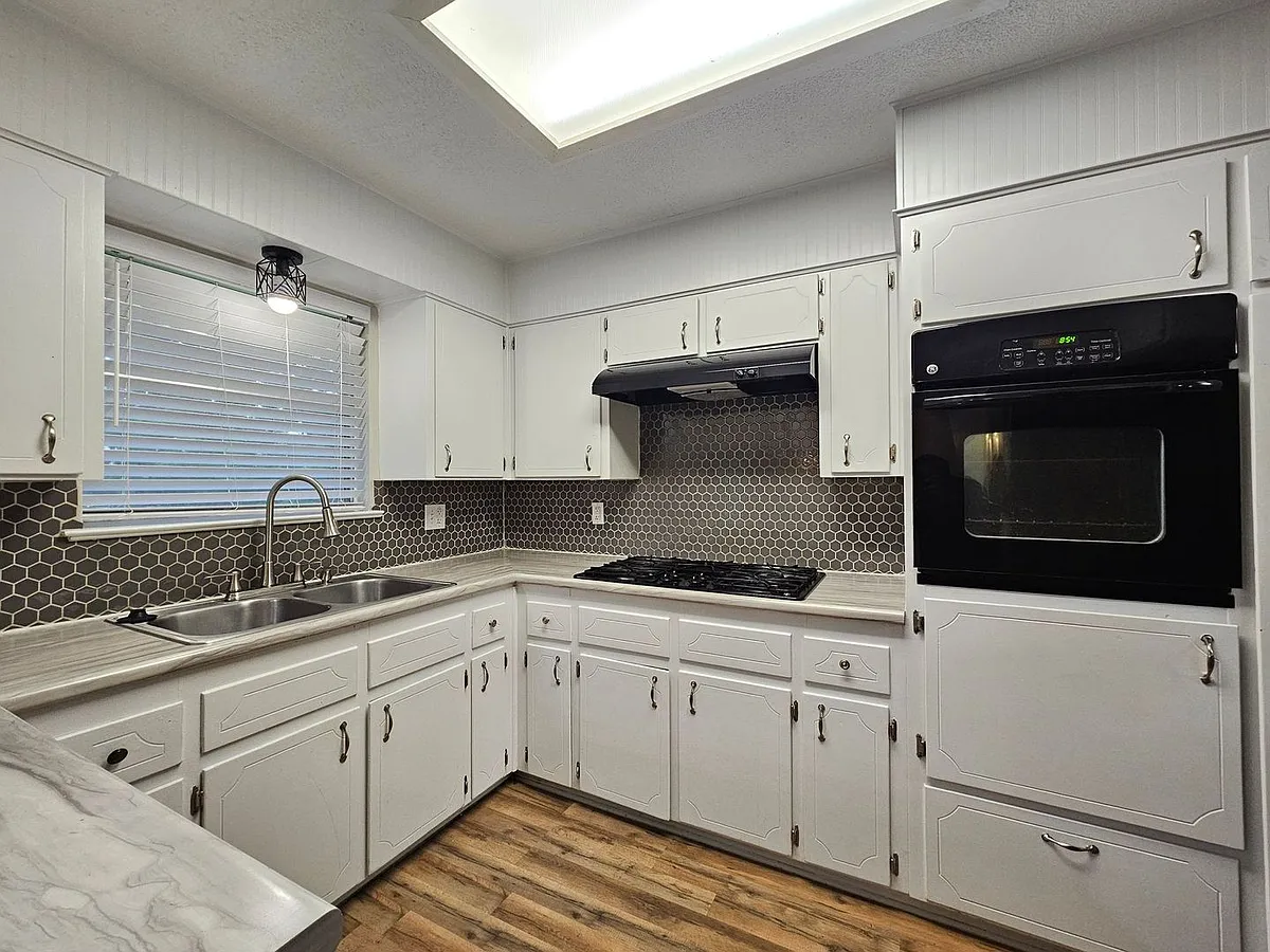 Building Photo - 2301 Zinnia Ct