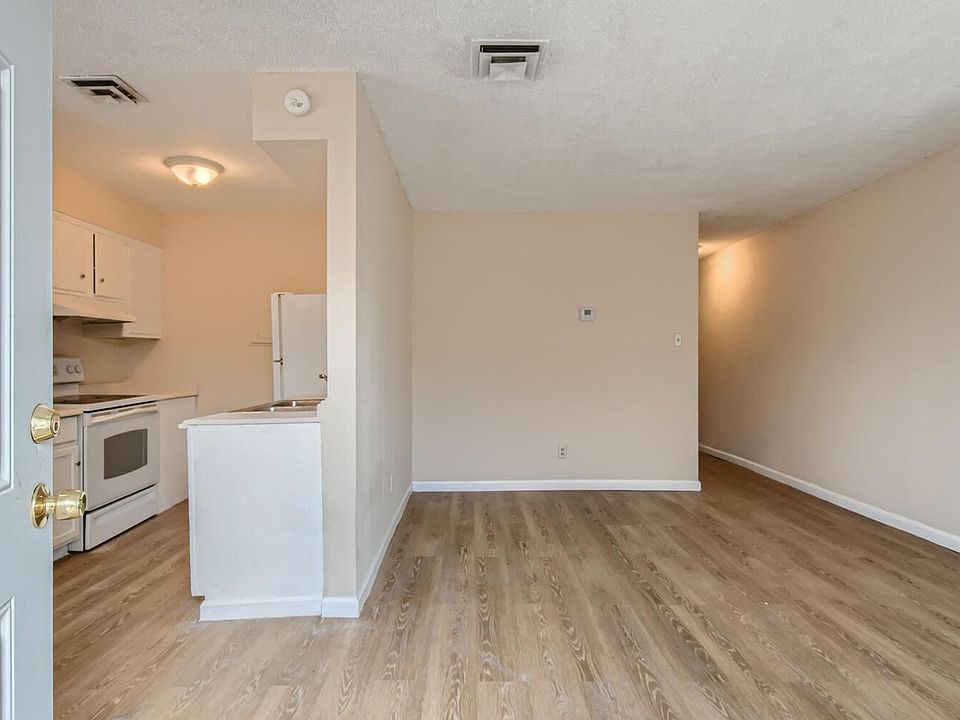1st image of 2505 Cedar Ave APT 4