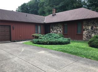 6720 Strathmore Dr, Valley View, OH 44125