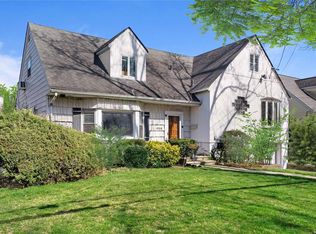 566 Saddle Ridge Rd, Woodmere, NY 11598