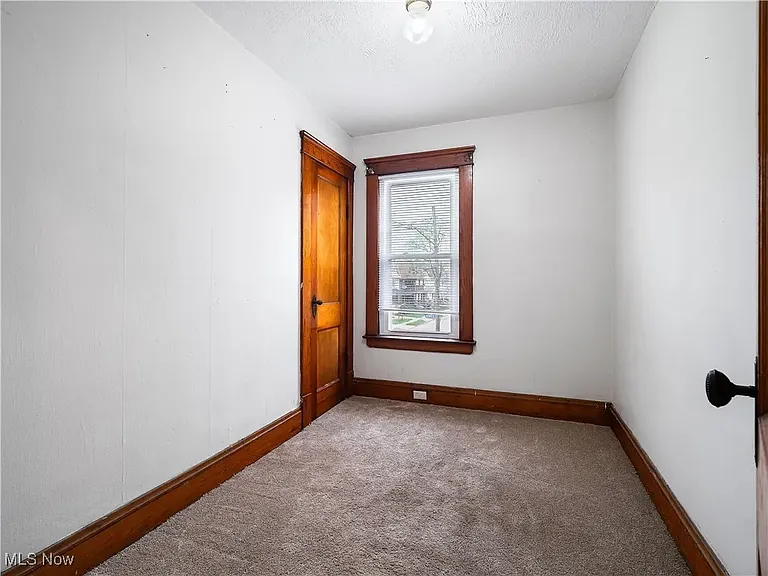 1821 Kenneth Ave — Photo 15