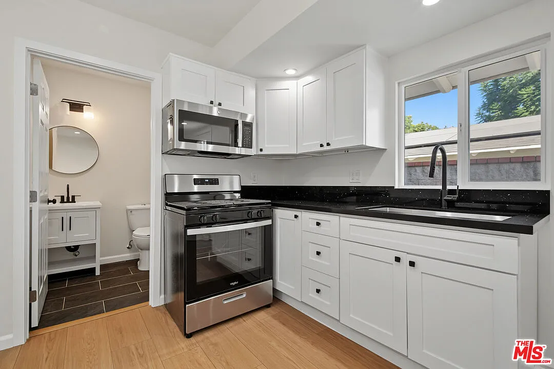 1 bed, 1.0 bath, $1,950 — Photo 4