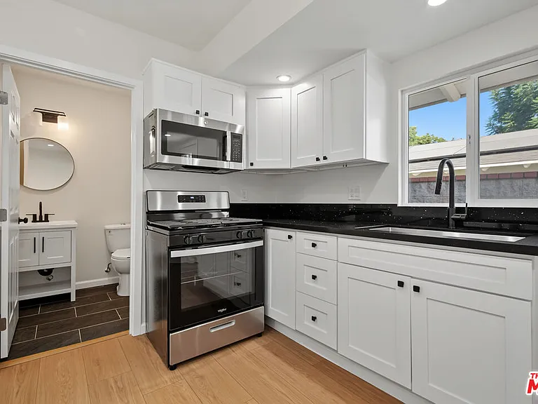 11510 Fenton Ave — Photo 4