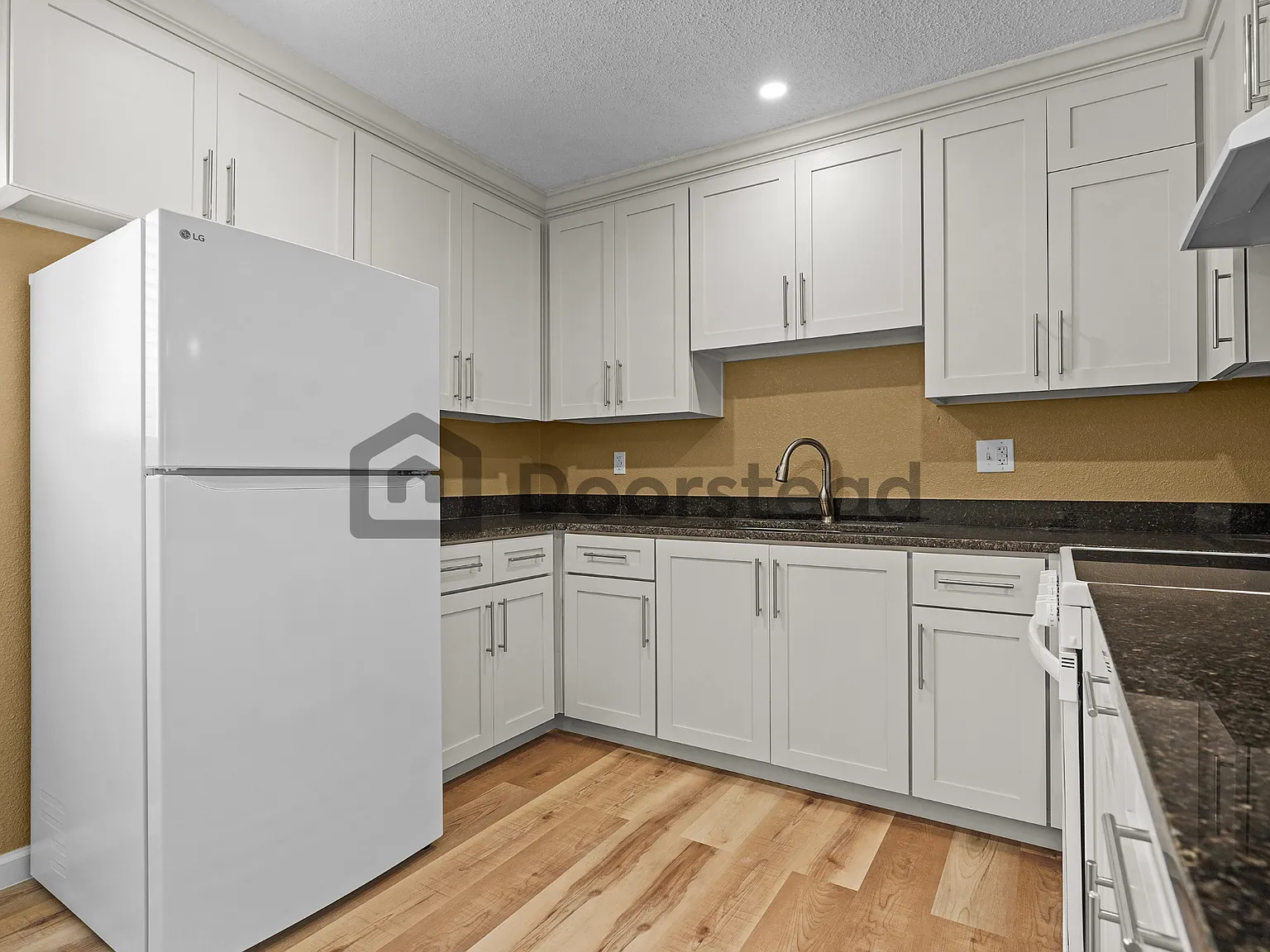 2 bed, 1.0 bath, 810 sqft, $1,200 — Photo 4