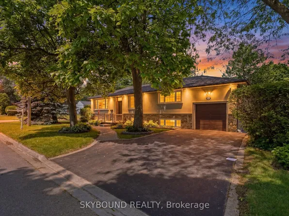 3105 Ballydown Cres, Mississauga, ON L5C 2C9