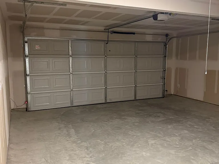 1512 Meadows Dr — Photo 9