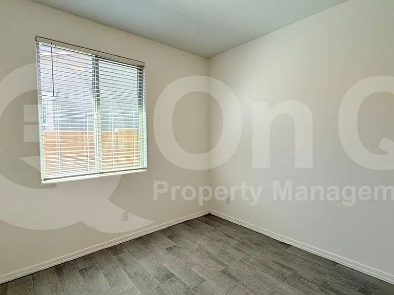 1265 E Kingman St — Photo 14