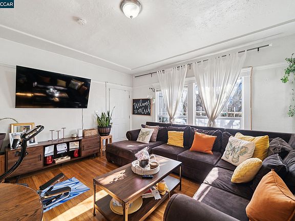 4th image of 1401 Bissell Ave