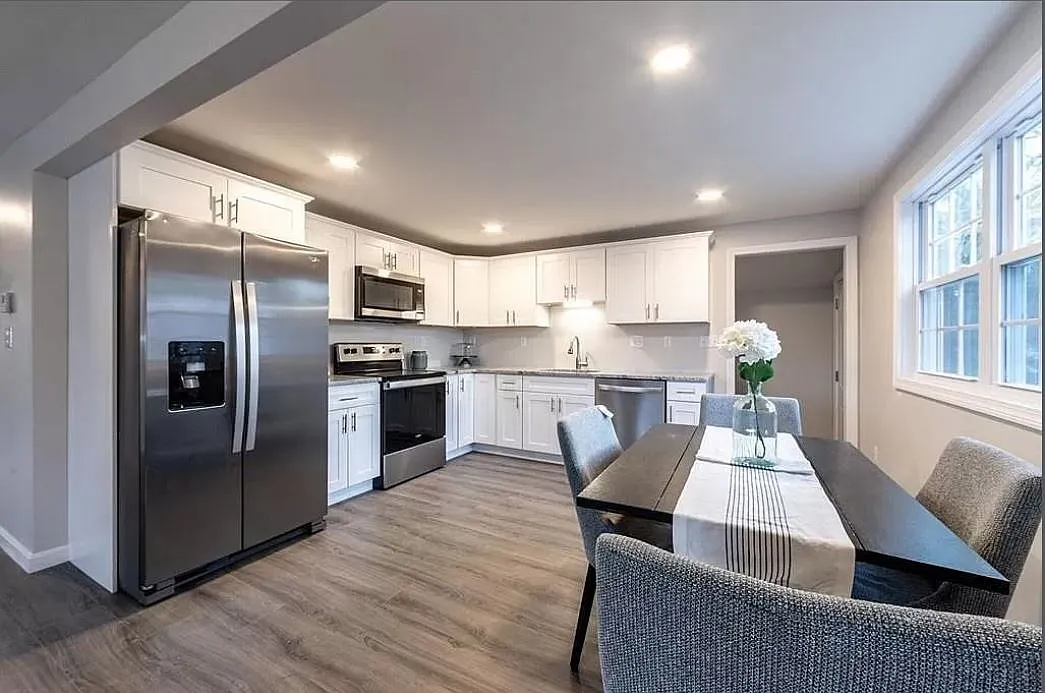 3 bed, 1100 sqft, $3,400 — Photo 4