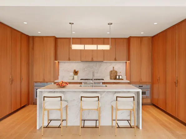 323 Bergen Street image 3 of 27