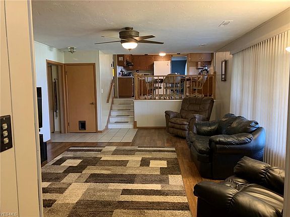 3rd image of 13690 Pineview Ct