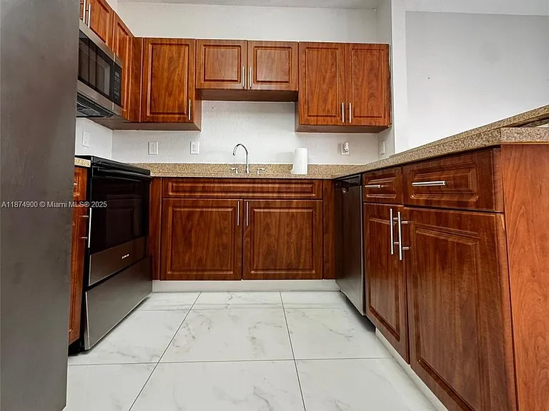 10968 SW 182nd Ln — Photo 3