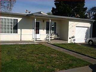 1st image of 40 Bradford Dr