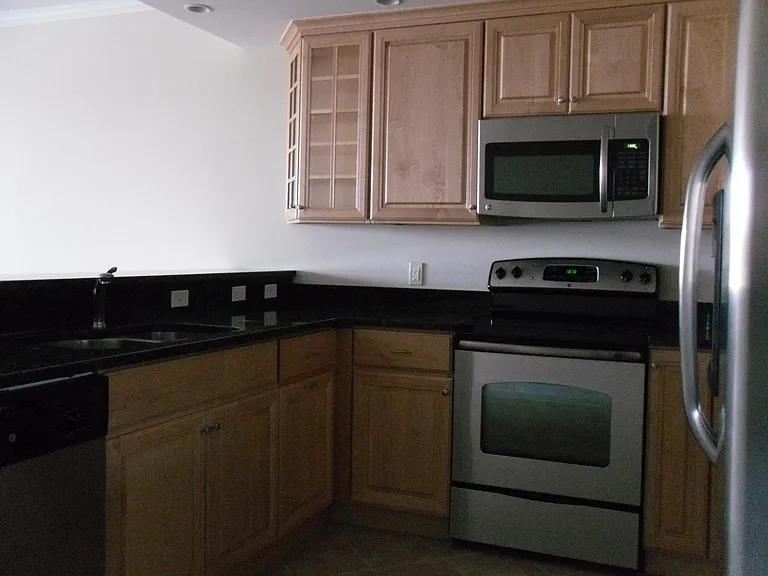 530 Riverside Dr #304 — Photo 7