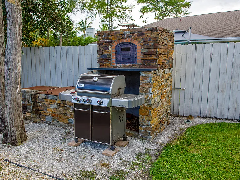 900 Cosmos Ct — Photo 30