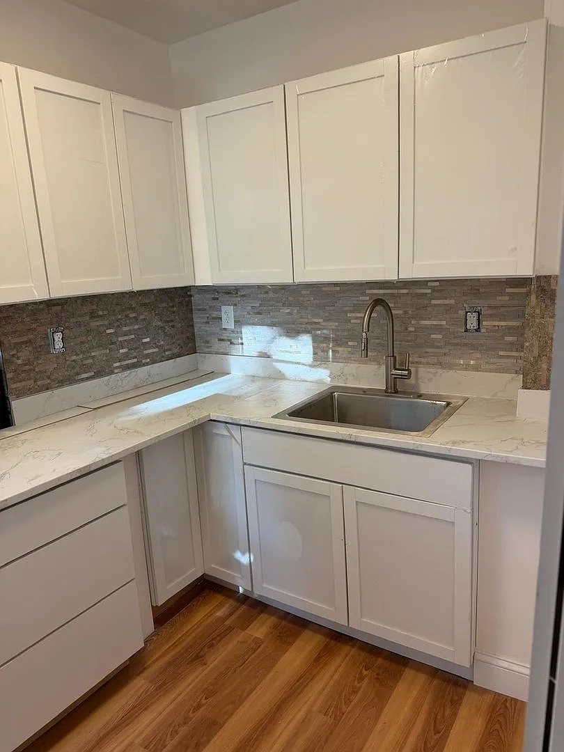 Charming 4BR Duplex in Brockton — Photo 3