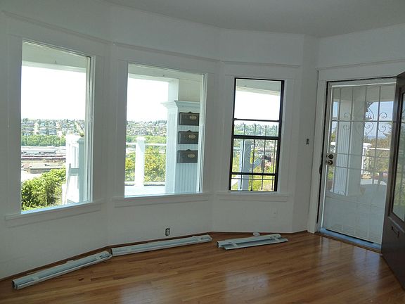 4th image of 1942 11th Ave W