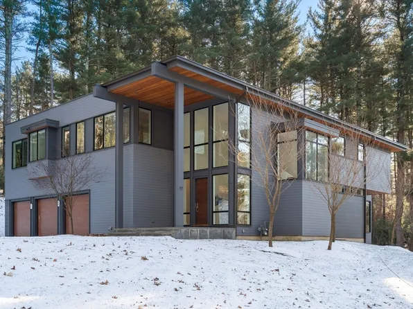 77 Kings Grant Rd, Weston, MA 02493