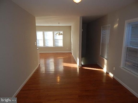 4th image of 7903 Long Beach Blvd