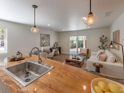 1103 Tomahawk Ln, South Lake Tahoe, CA, 96150