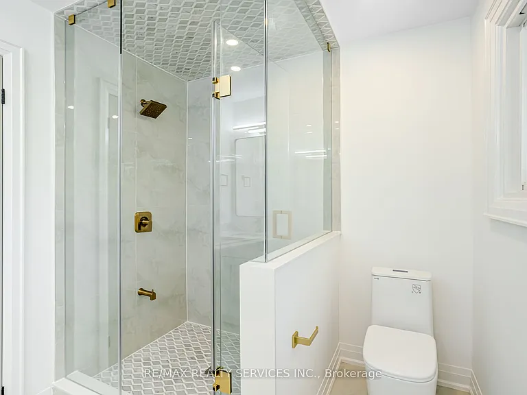 5133 Cherryhill Cres — Photo 22