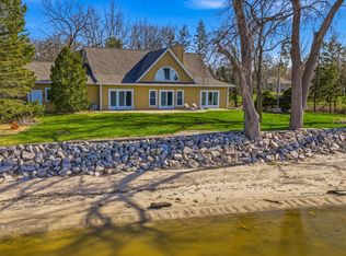 6121 Sandy Cv, Luxemburg, WI 54217