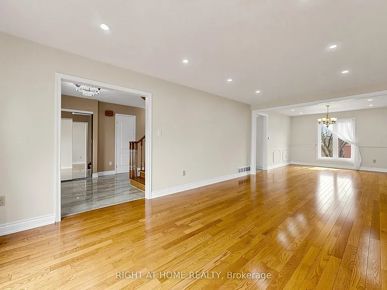 86 Howlett Ave — Photo 9