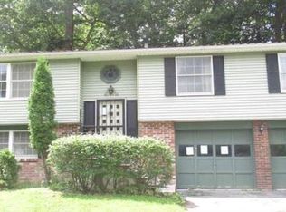 421 Single Dr, North Syracuse, NY 13212