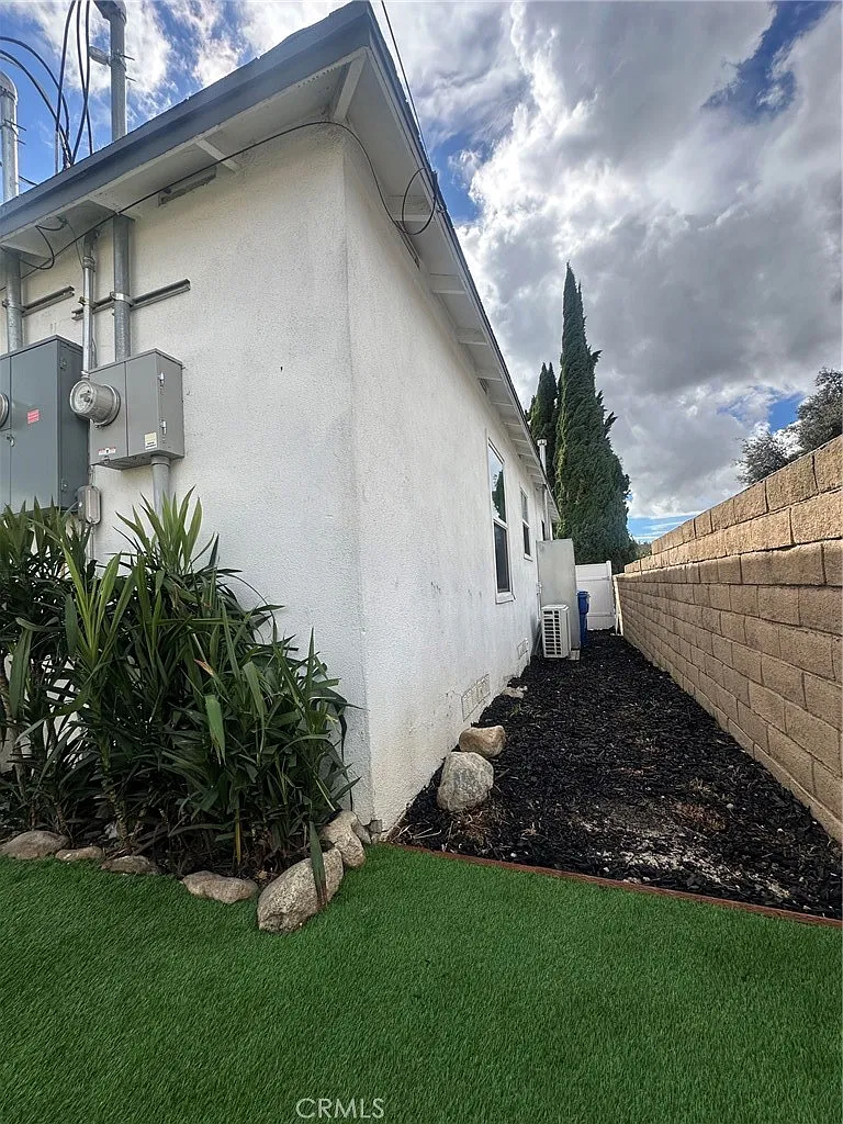 3 bed, 1100 sqft, $3,800 — Photo 2