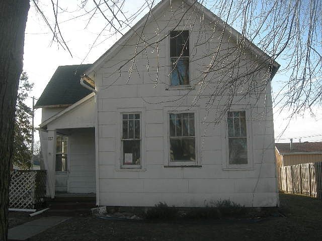1st image of 927 W Miami Ave