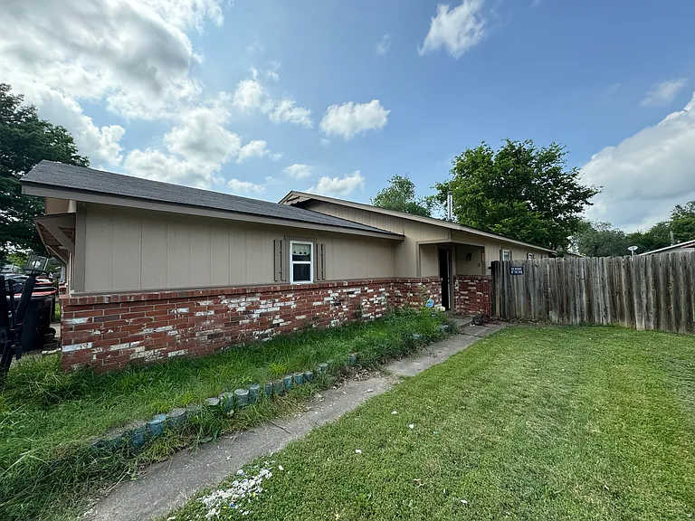 1912 Cypress Pl #B — Photo 1