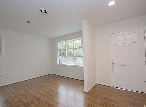 3rd image of 7412 Montrose Ave