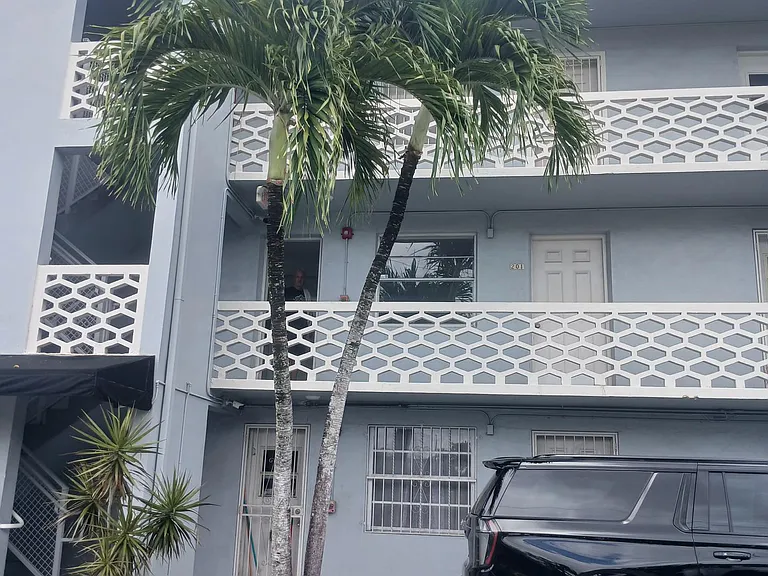 Condo for rent on 2nd floor. Building has lift.
