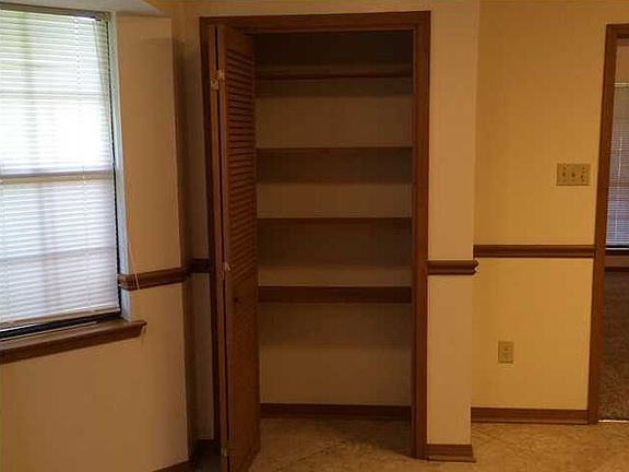 5th image of 3323 Crestwood Dr