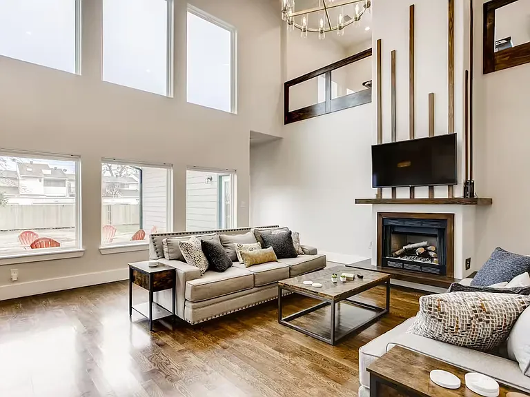 401 N Peak St — Photo 8