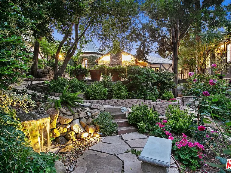 4880 Queen Florence Ln — Photo 47