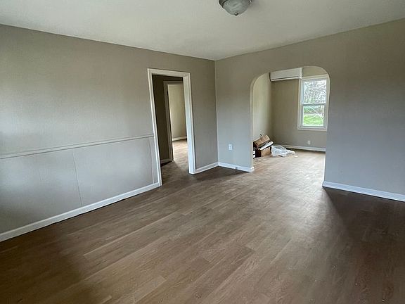 2nd image of 527 G St NE