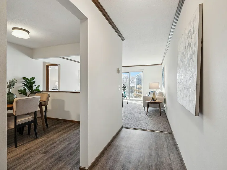 Wayzata Lake Apartments — Photo 20