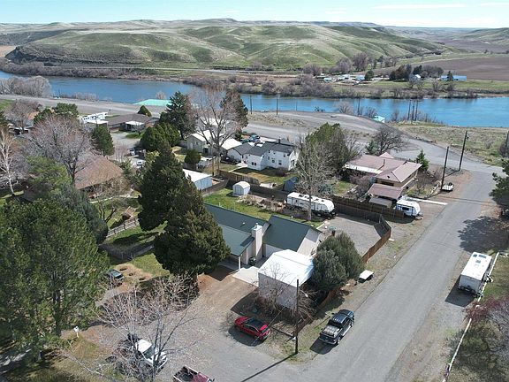 3rd image of 273 W Snake River Ave