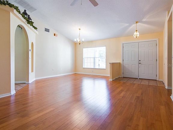 4th image of 14439 Oakwood Dr