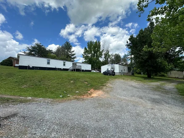 2341 Pocket Rd, Hurt, VA 24563