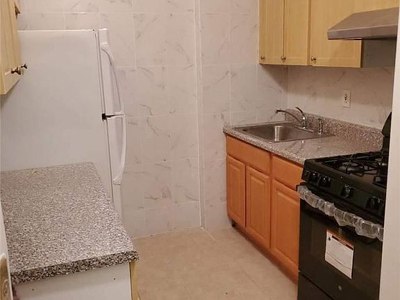 3rd image of 161-14 71st Ave Floor 1