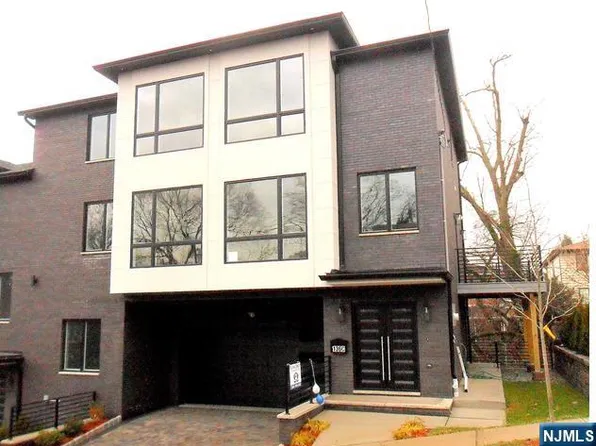 136 E Harwood Ter #C, Palisades Park, NJ 07650
