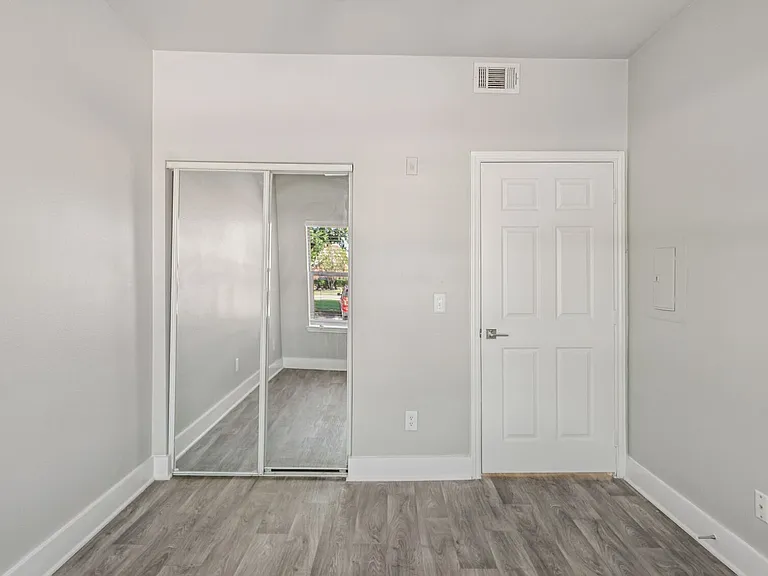 Larkin Apartment Homes — Photo 115