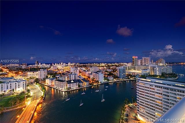 Chic Venetian Islands Sky Loft Features Sweeping Views