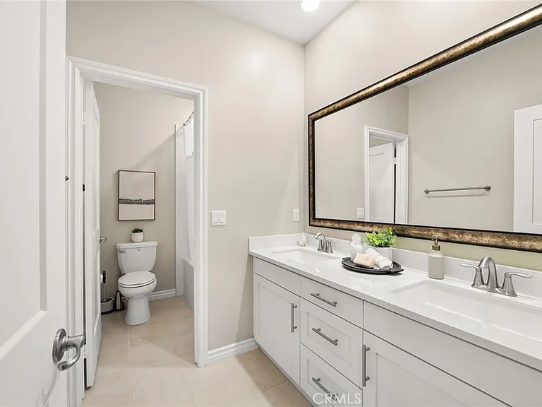 2413 Sierra Bella Dr — Photo 37