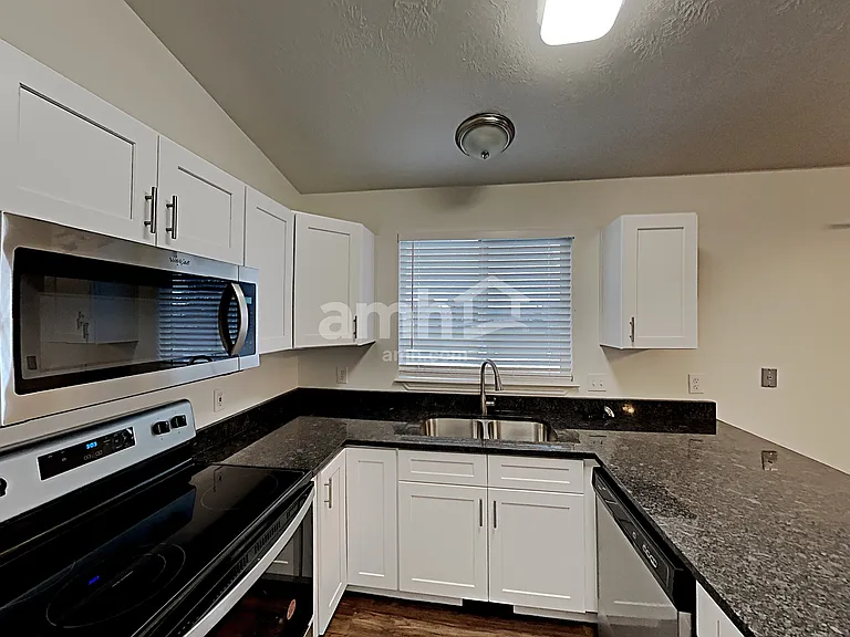 2558 S 75 E — Photo 4