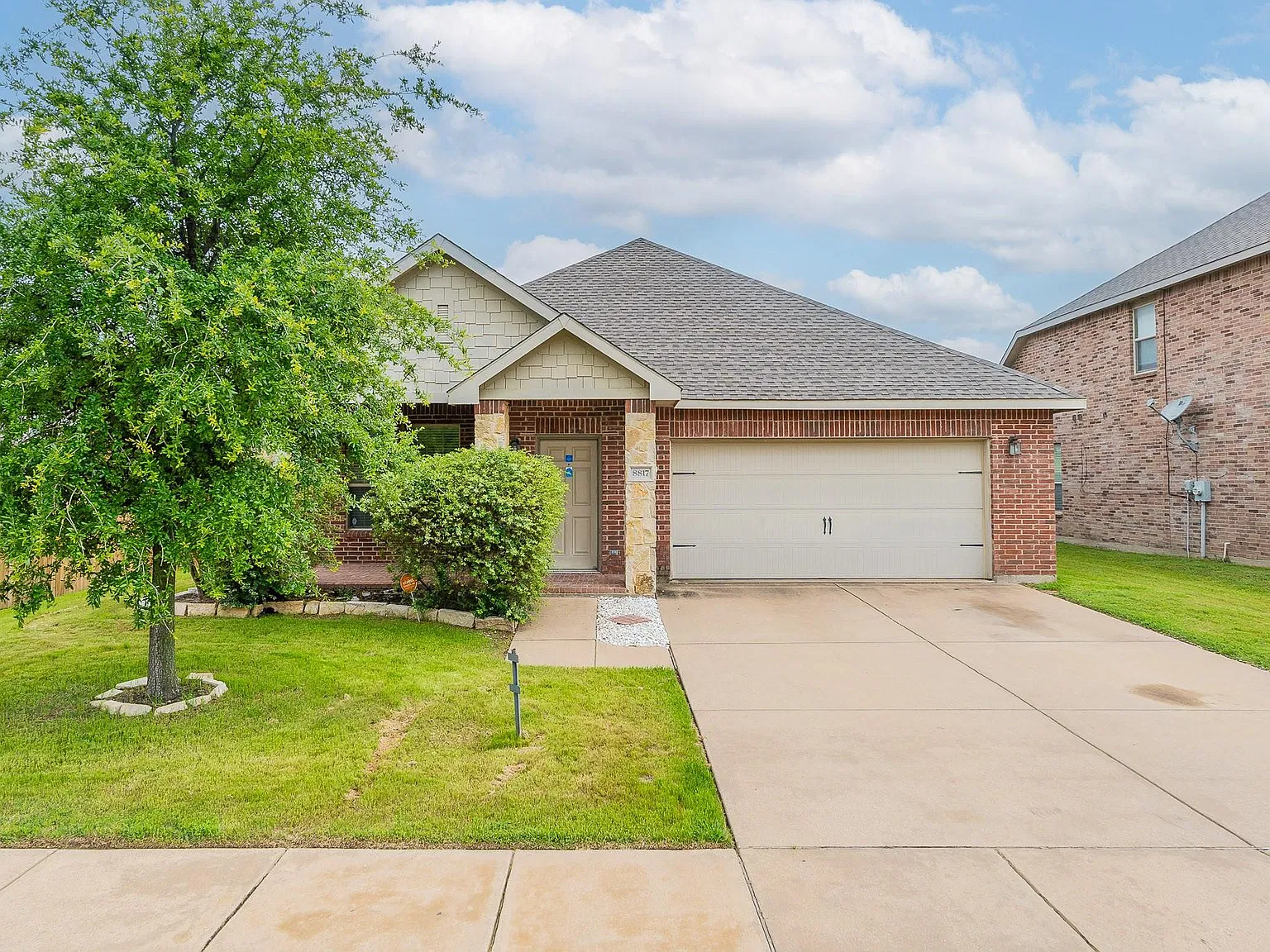 3 bed, 1844 sqft, $2,100 — Photo 1